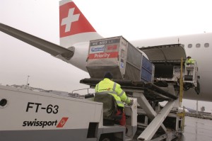 Swissport_aircraft_unloading_loading