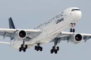 Lufthansa Airbus A340-600 (https://www.flickr.com/photos/bribri/2321368032)