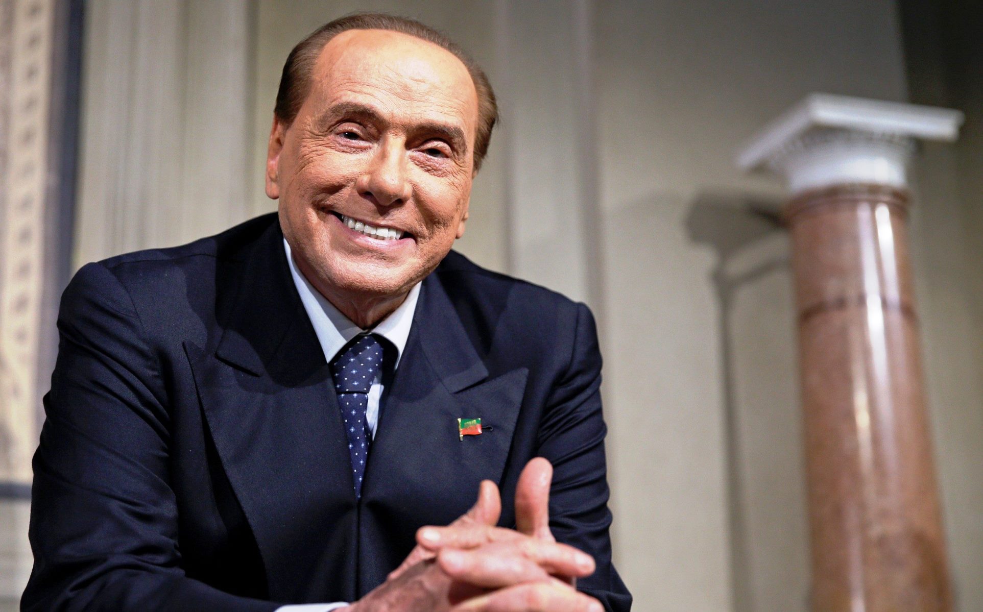 Berlusconi vows to save Alitalia