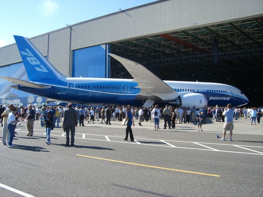 Boeing 787 Yine Ertelendi