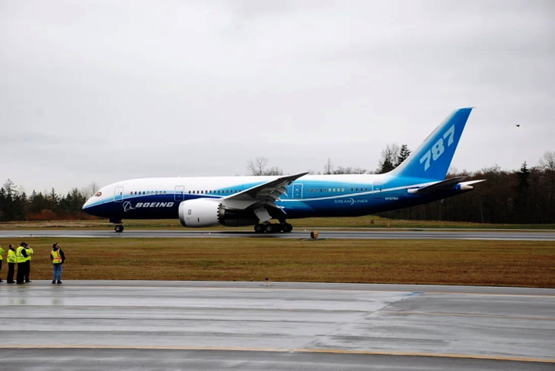 Boeing 787 Dreamliner İlk Test Uçuşunu Yapıyor