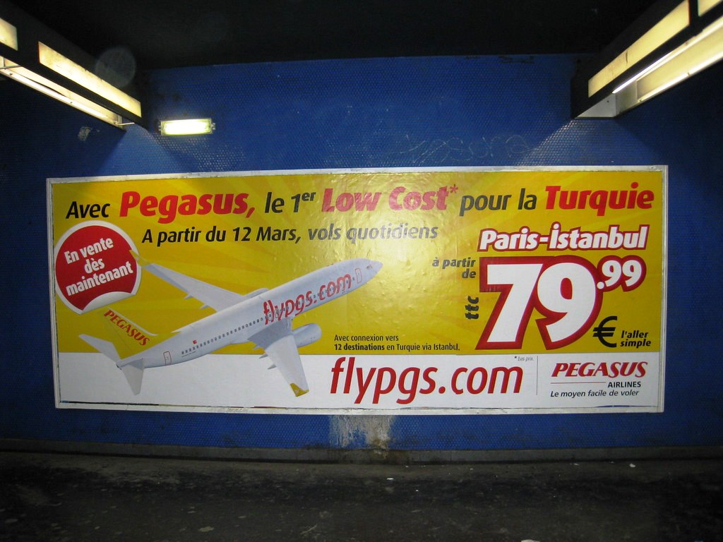 Paris’teki Pegasus Reklamı