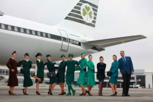 Aer Lingus hostesleri, eski yılların üniformalarıyla. (2011)