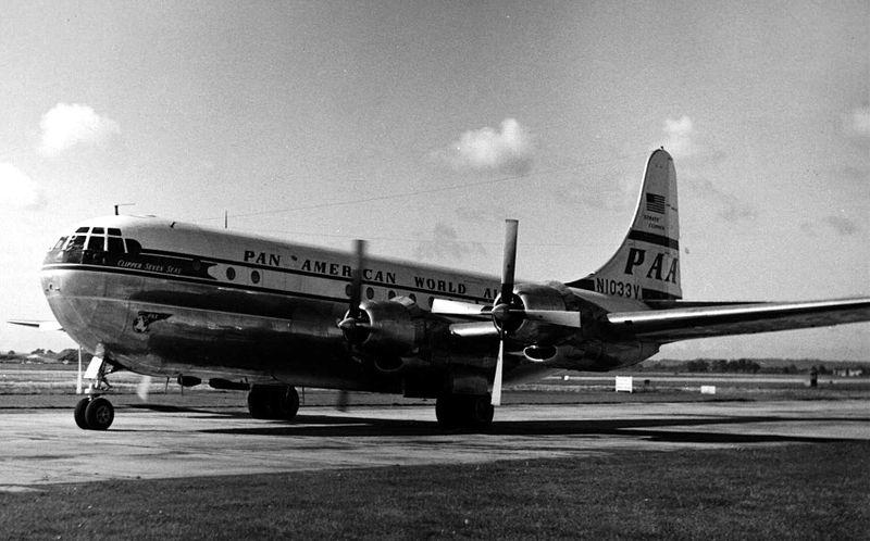 Boeing_377_N1033V_PAA_Heathrow_12.09.1954