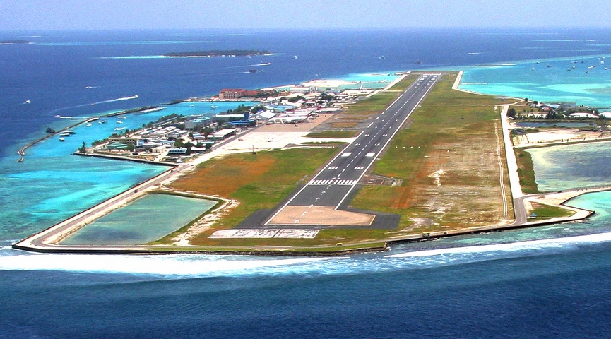 Pilotsview Airbus A330 into Male Airport Maldives