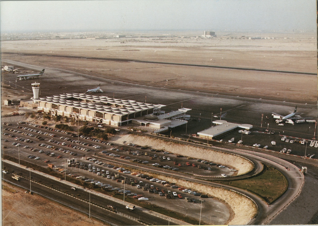 Dubai_Airport_DXB_old-picture_1970s