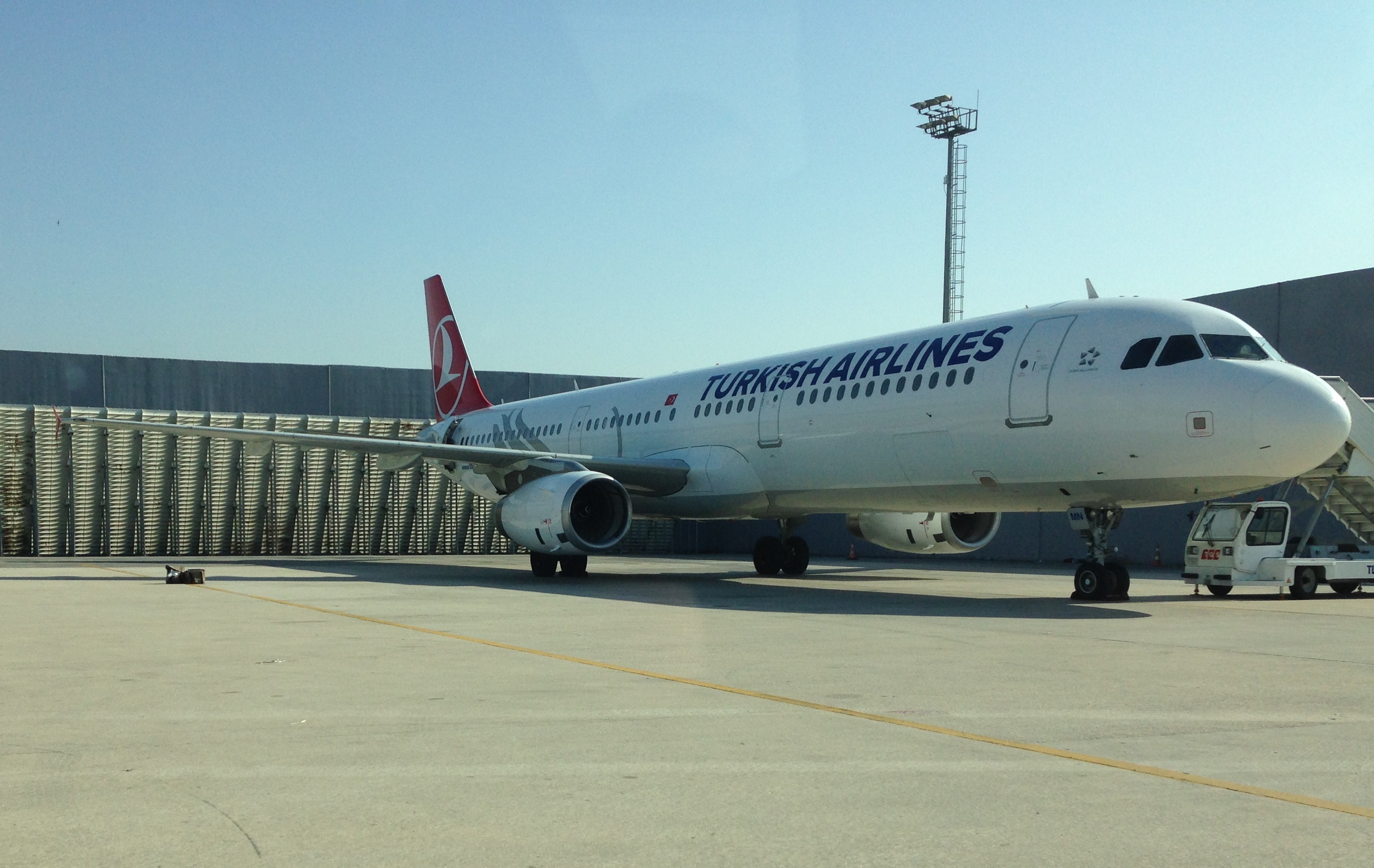 Turkish Airlines – Airbus A321-200 (TC-JMN)