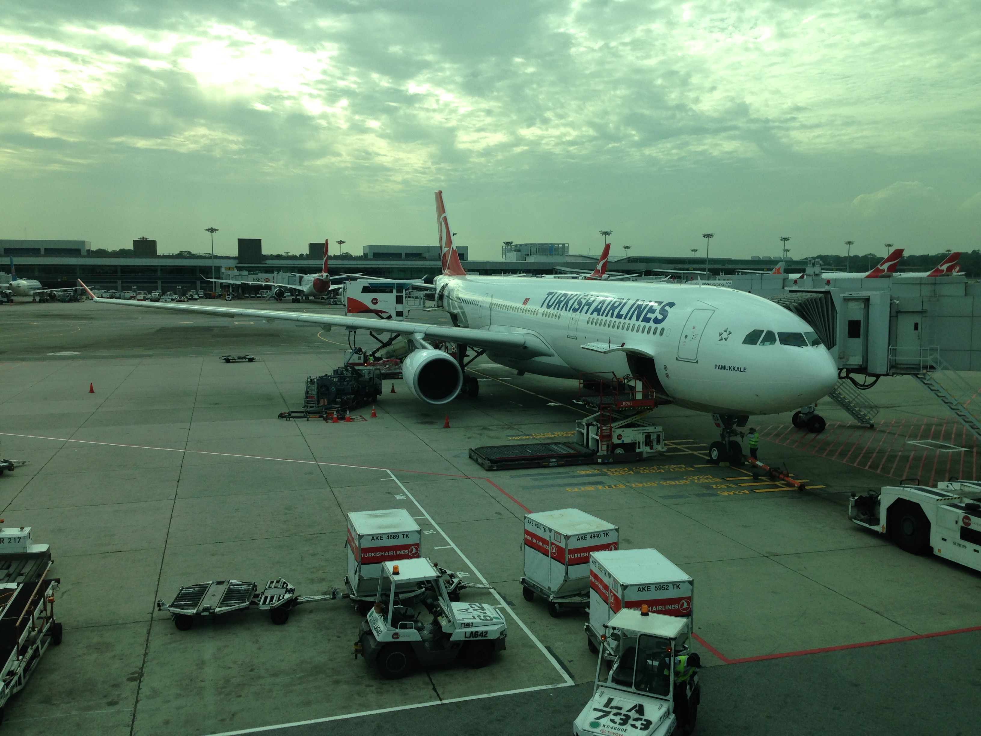 Turkish Airlines – Airbus A330 (TC-JOA) @ Singapore