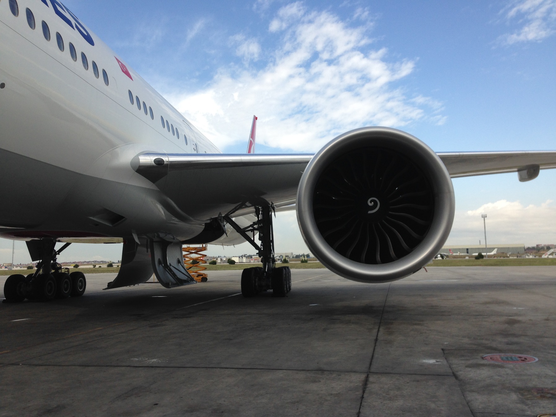 Turkish Airlines Boeing 777-300ER (TC-JJT) @ Istanbul Ataturk Airport