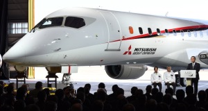 Mitsubishi_MRJ90_roll out_oct 2014