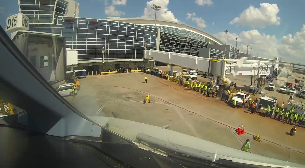 Qantas – The First Airbus A380 Touchdown into Dallas/Fort Worth