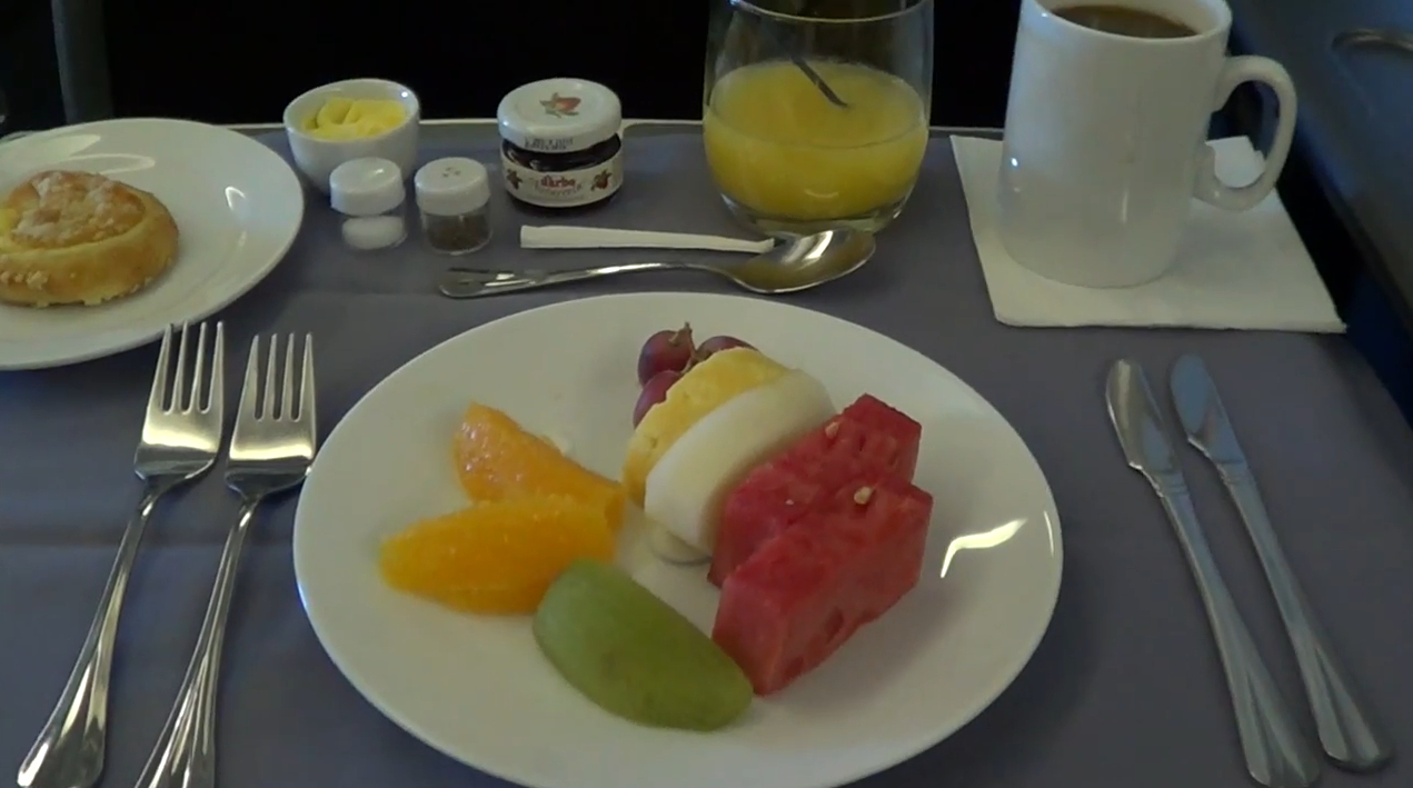 United Global First Class: Singapore – Hong Kong