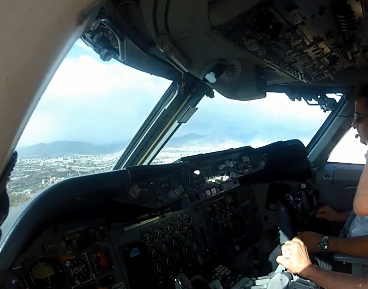 Iran Air B747-SP Farewell Sightseeing Flight View from the Cockpit