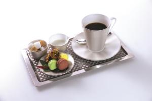 Etihad Airways_newdining concept_First-Class-Café-Gourmand-service