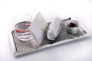 Etihad Airways_newdining concept_First-Class-Reception-Service-including-personal-welcome-letter