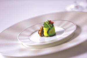 Etihad Airways_newdining concept_First-Class-tableware-by-Nikko