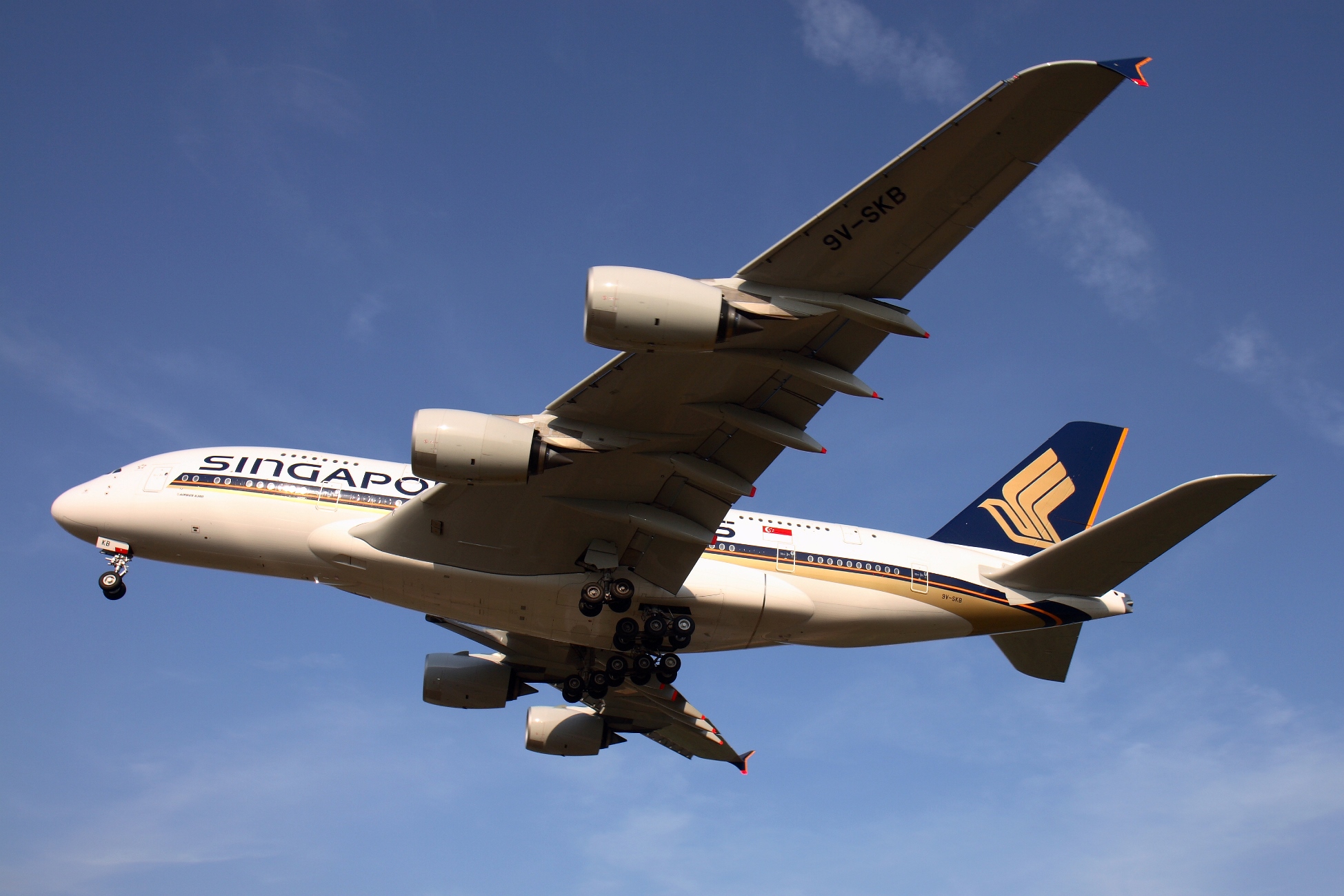 Singapore Airlines_Airbus A380_9V-SKB