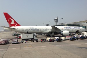 THY_Turkish-Airlines-Boeing-777-300ER-@-Istanbul-Ataturk-Airport-TC-JJH_002