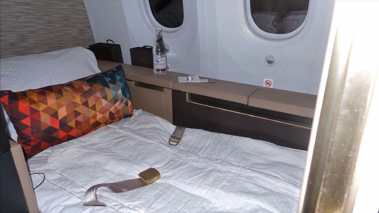 Etihad Airways Boeing 787-9 Dreamliner Inaugural Flight from Abu Dhabi to Dusseldorf in First Class