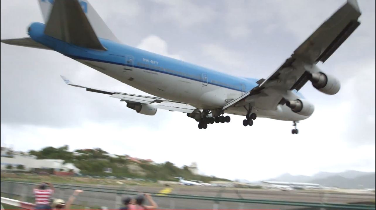 KLM Cockpit Tales: Big plane, short runway @ St. Maarten