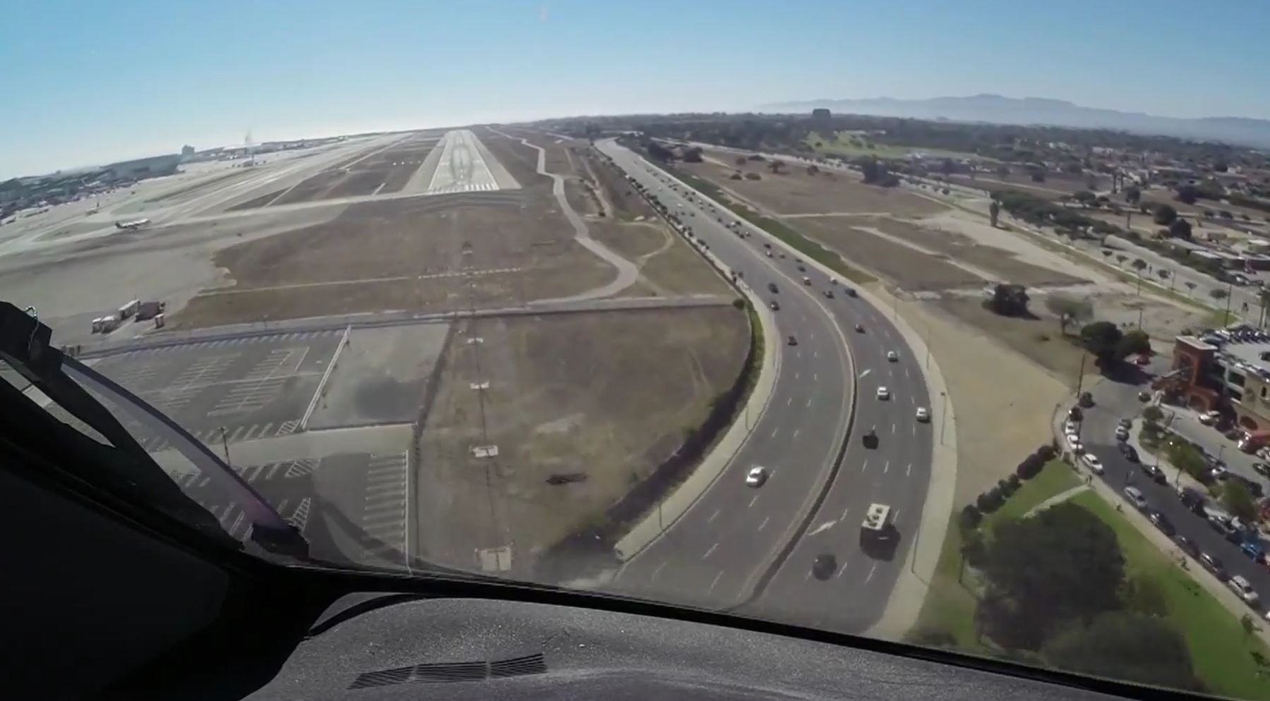 Norwegian – PilotCAM Boeing 787 Finals into LAX Rwy 24R