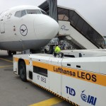 Lufthansa Taxibot_Boeing 737-300_Frankfurt_March 2015_FRA