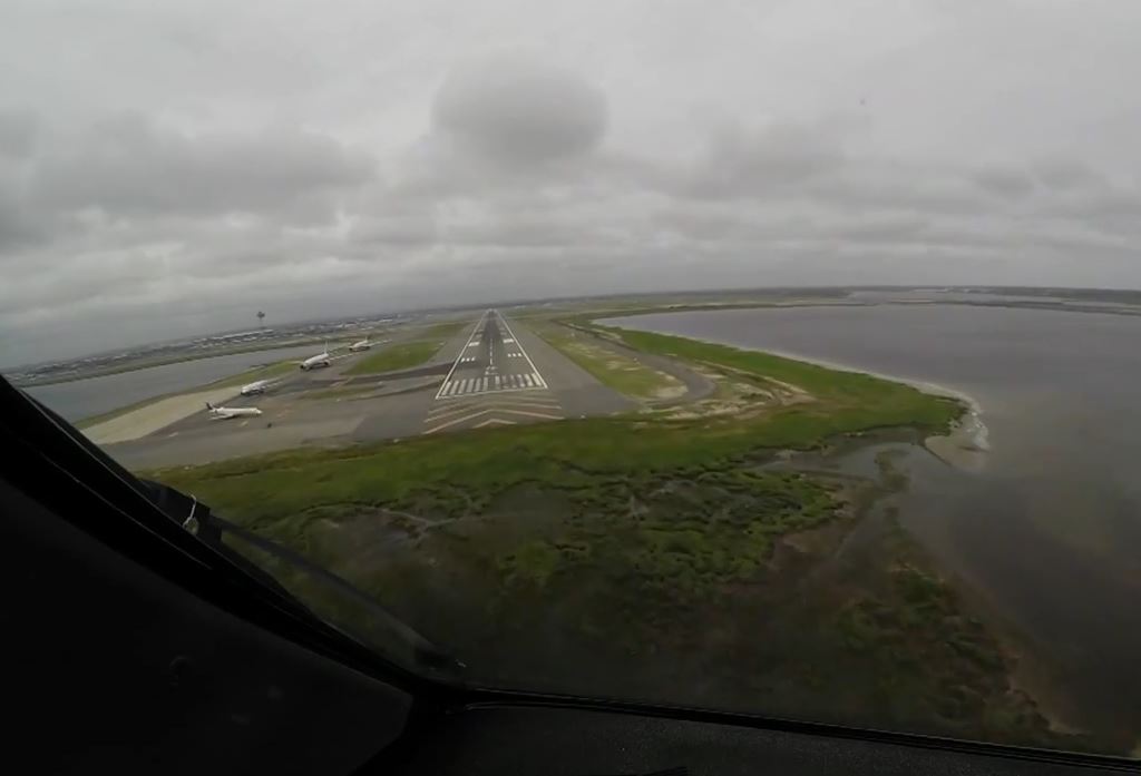 PilotCAM 787 into New York JFK Rwy 04L