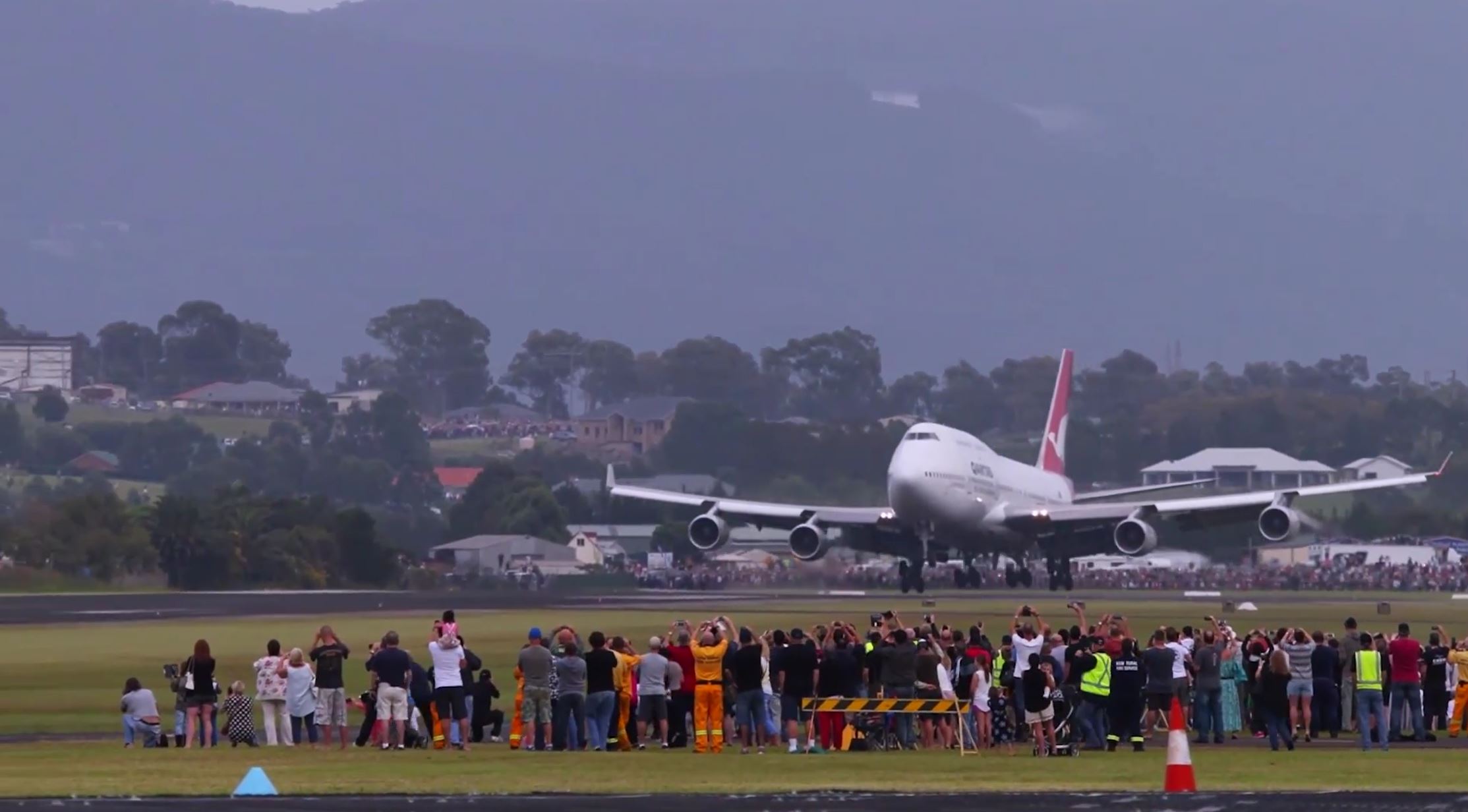 Qantas – Farewell VH-OJA