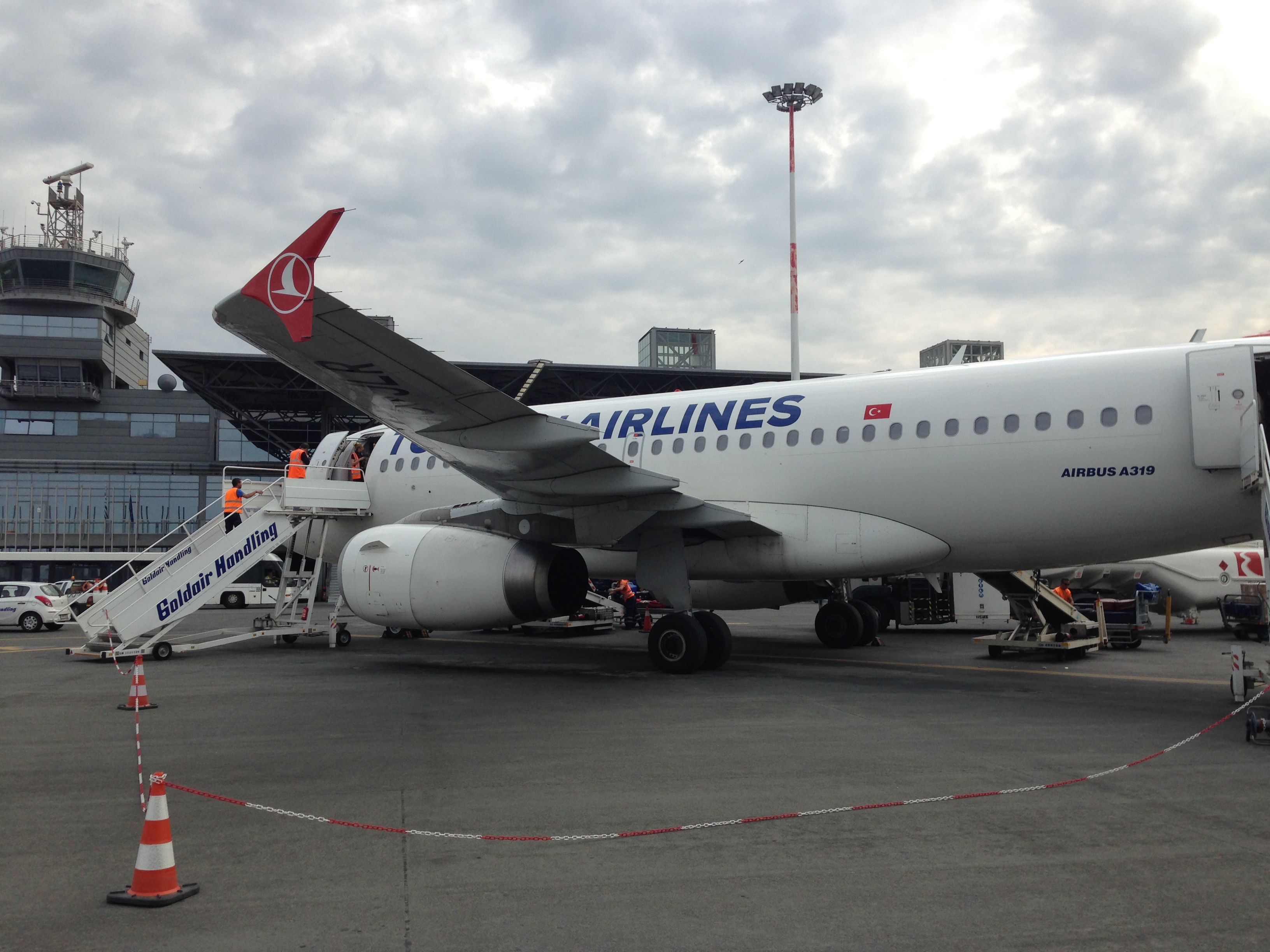 THY_Turkish Airlines_Airbus A319_TC-JLR_Thessaloniki Airport_May 2015