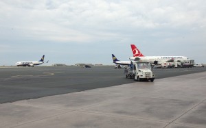 THY_Turkish Airlines_Airbus A319_TC-JLR_Thessaloniki Airport_May 2015_002