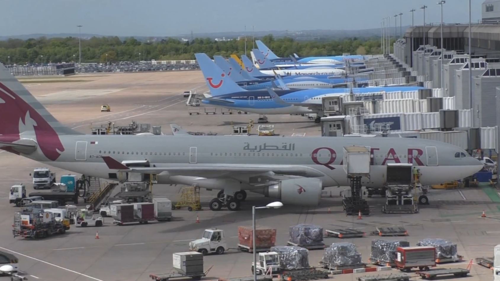 Virgin Atlantic and Qatar Airways Gate Operation Timelapse