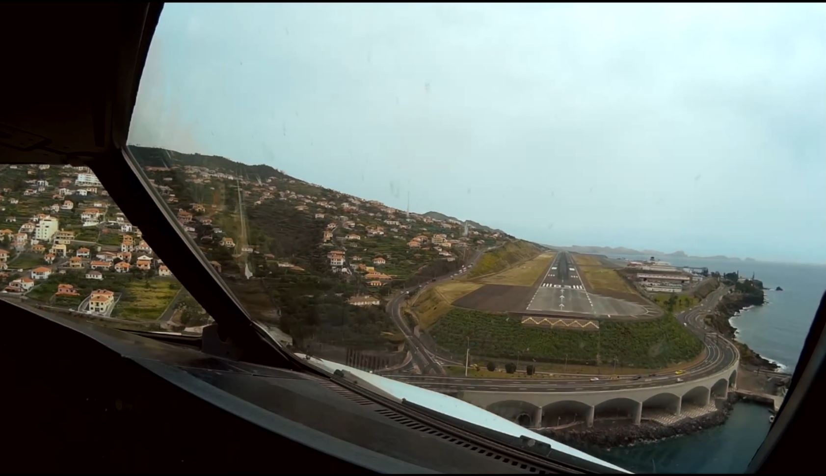 A Pilot’s Eye View of a British Airways Approach into Funchal