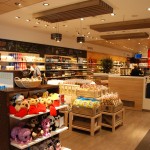 Duty-free_airport_Bologna_Heinemann