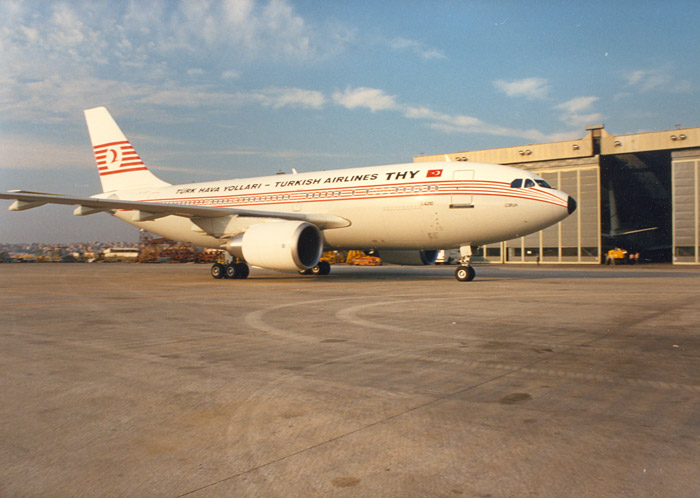 THY_Turkish Airlines_Airbus A310_pijama livery_1988