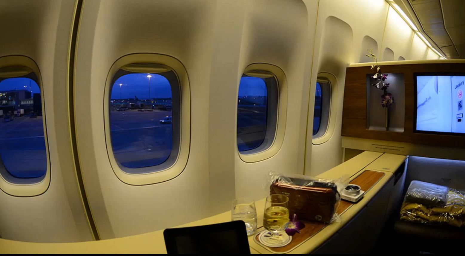 Thai Airways Royal First Class B747-400 London to Bangkok