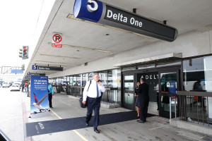 Delta-Air-Lines_Los-Angeles_LAX_Airport_New-Terminal