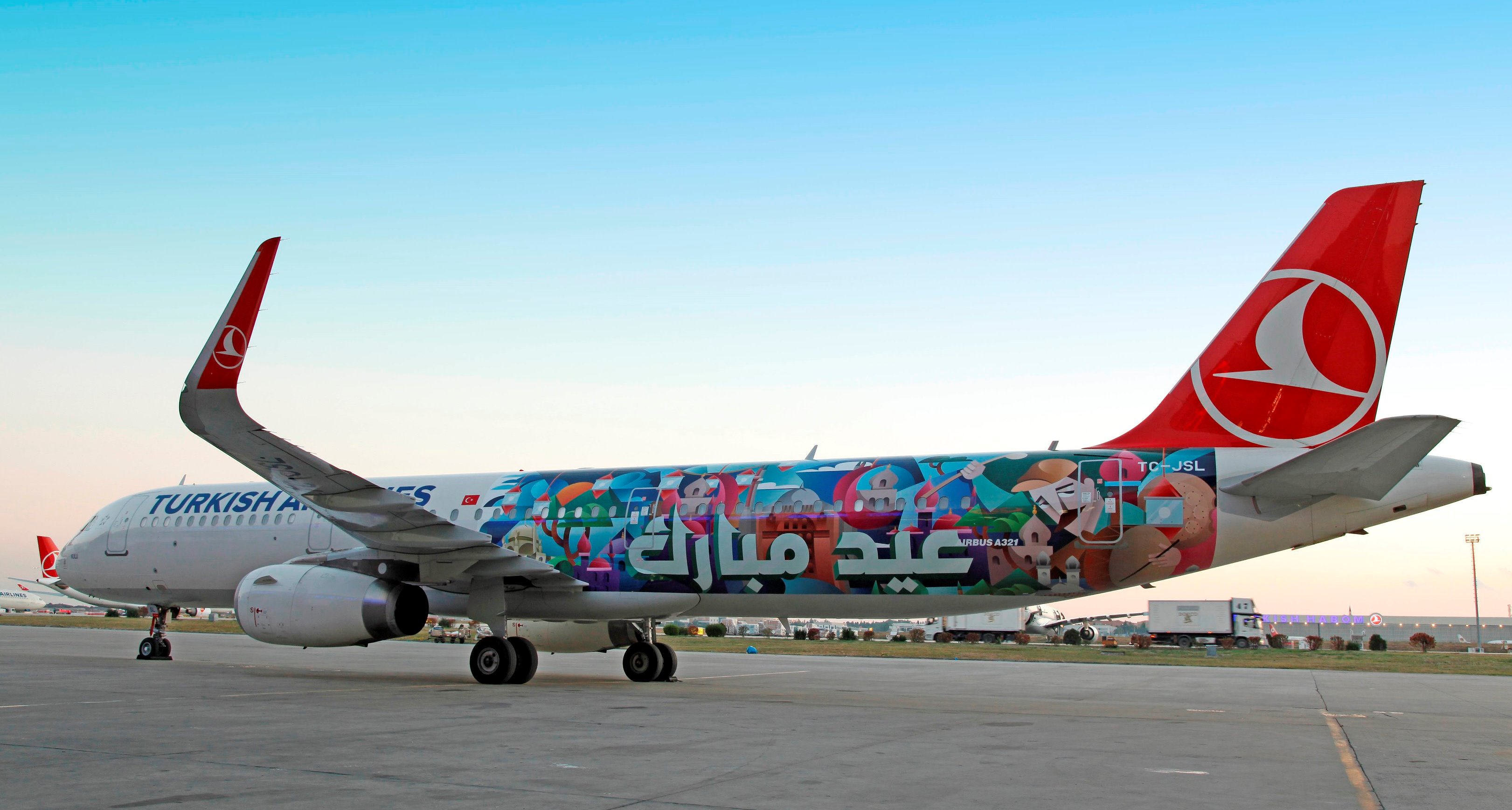 Turkish Airlines_THY_Eid Mubarak painted plane_airbus a321_july 2015