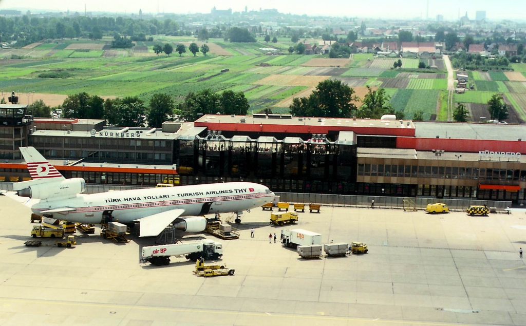 THY_Airport_Nurnberg_DC-10_Turkish_Airlines_mid-1980s