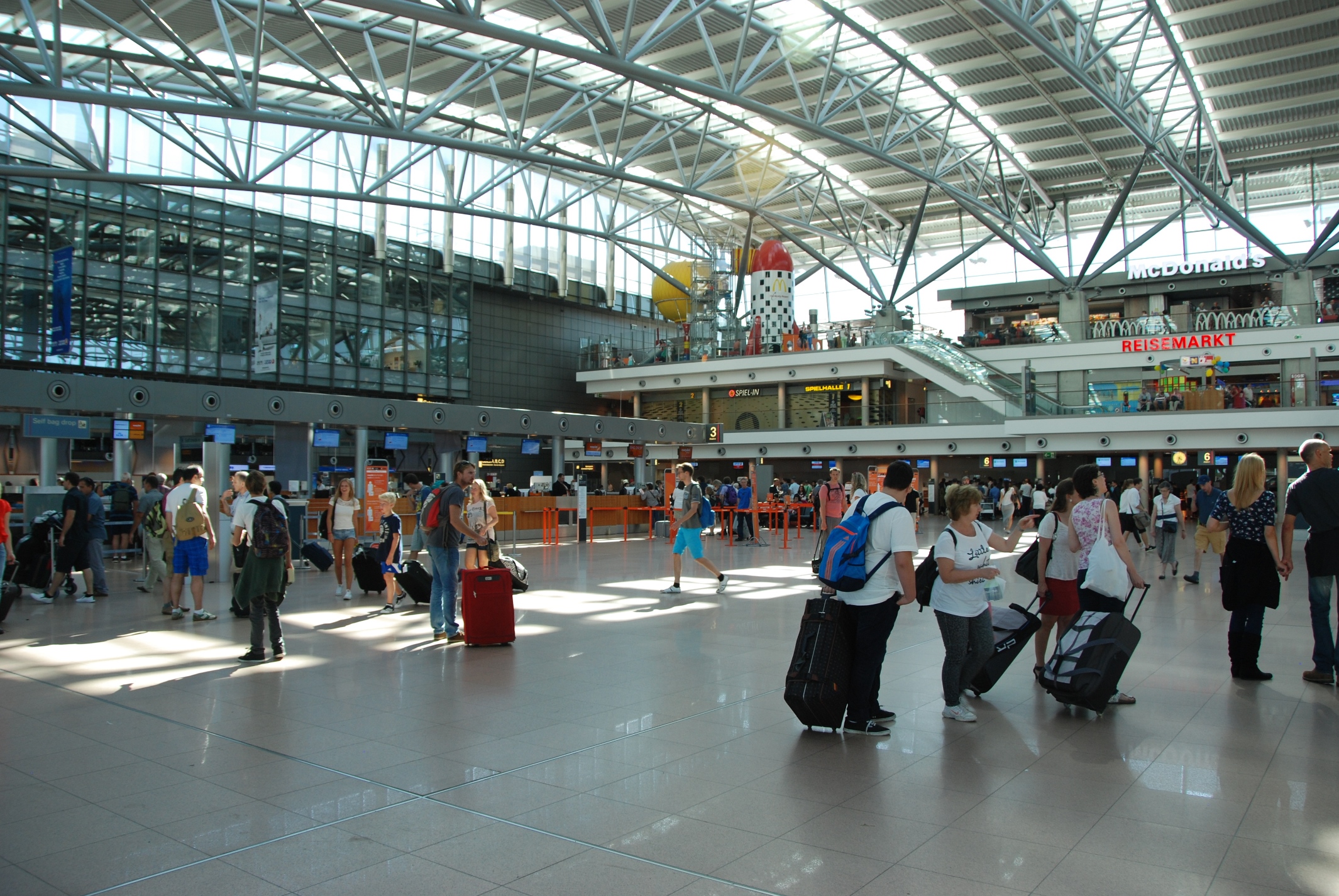 Hamburg Fuhlsbüttel Flughafen_Aug 2015_002