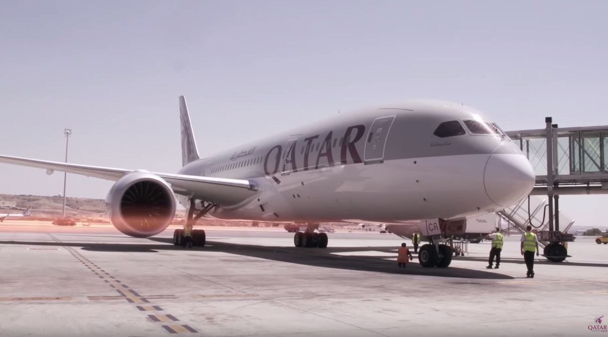 Qatar Airways – Boeing 787 Dreamliner touches down in Madrid