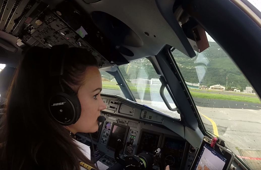 InterSky ATR72-600 VFR Valley Departure Sion