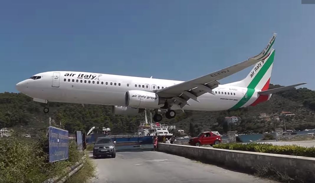 Air Italy – a Very Low Landing @ Skiathos Airport