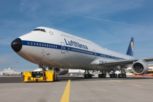 Lufthansa_Boeing 747_Retro_YT-FRA