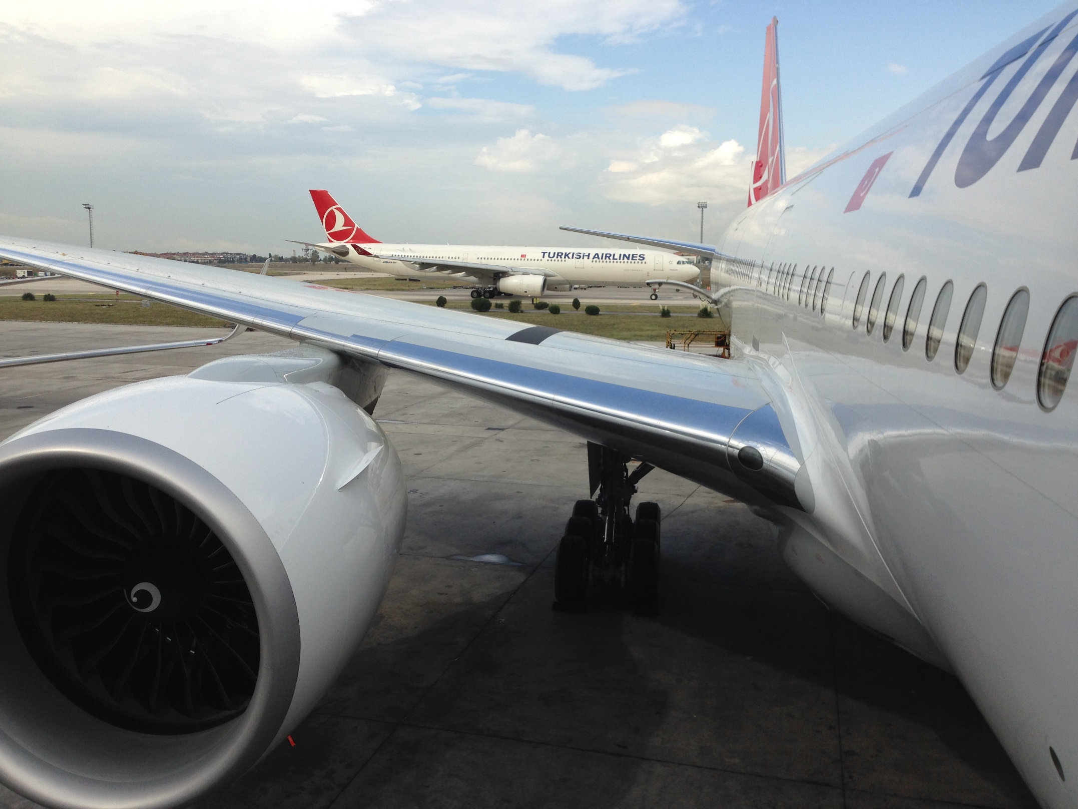 THY_Turkish Airlines_Boeing 777 vs Airbus A330_Istanbul_IST_Sep 2014