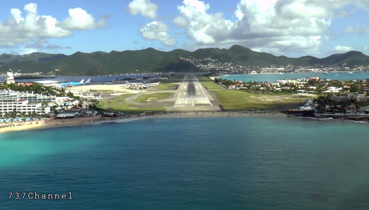 Boeing 737 Landing in St.Maarten