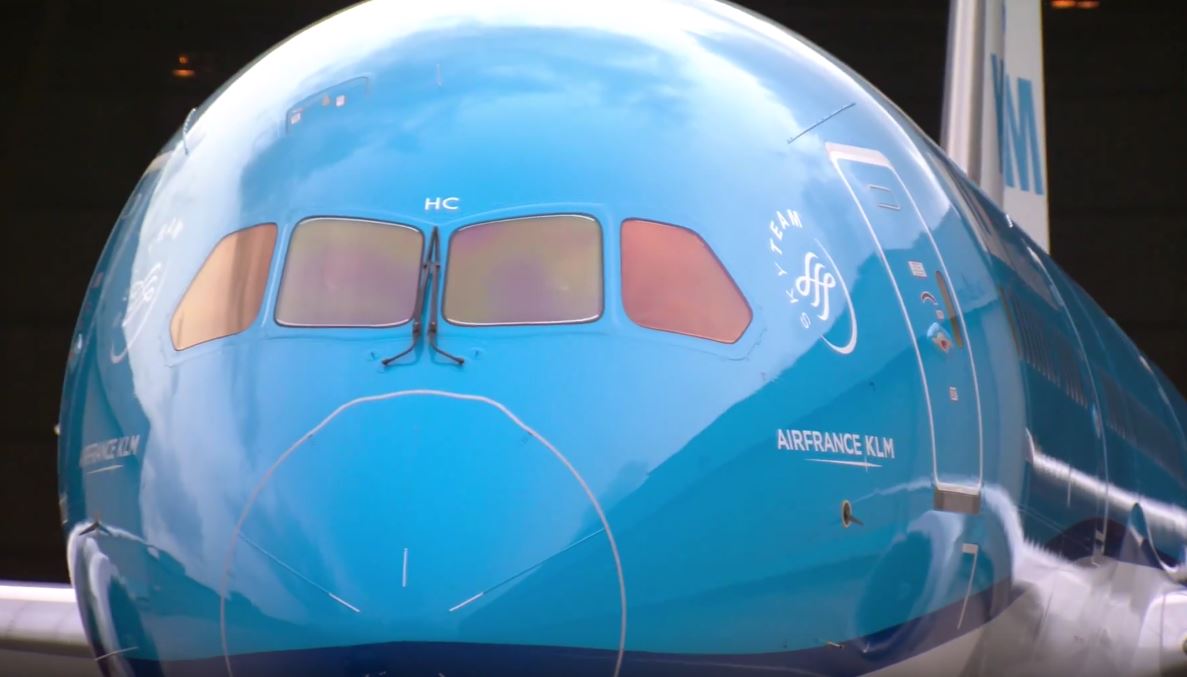 KLM’s first Boeing 787 Dreamliner lands at Schiphol