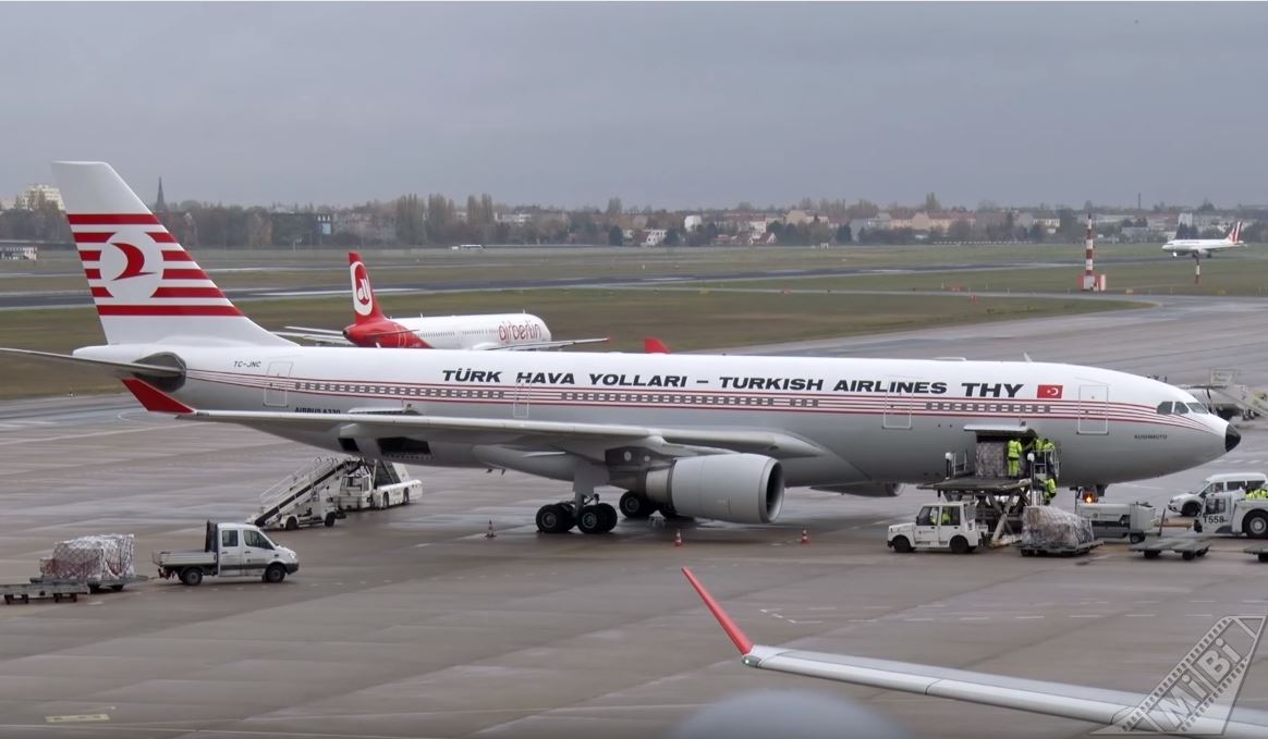 Turkish Airlines A330 Retrojet @ Berlin TXL