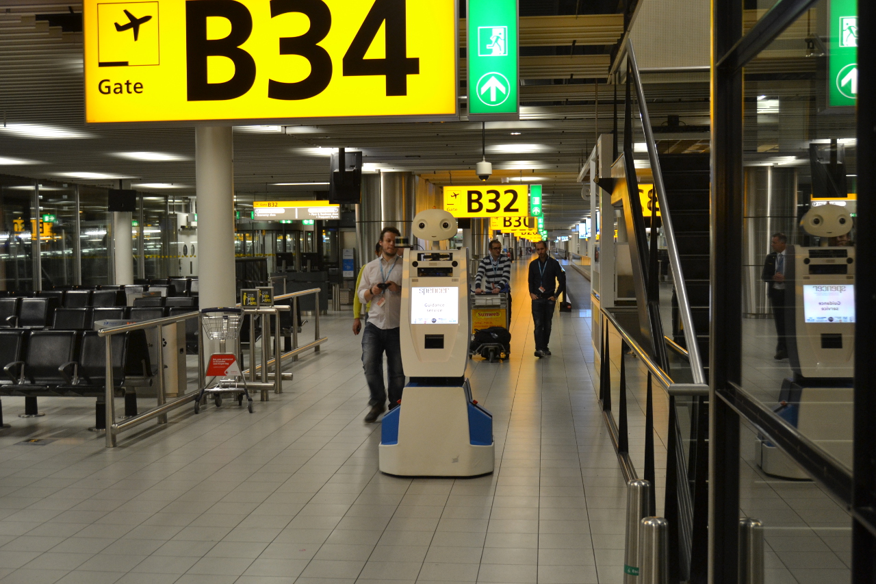 KLM, Yolcularına Spencer Adlı Bir Robot ile Yardım Edecek