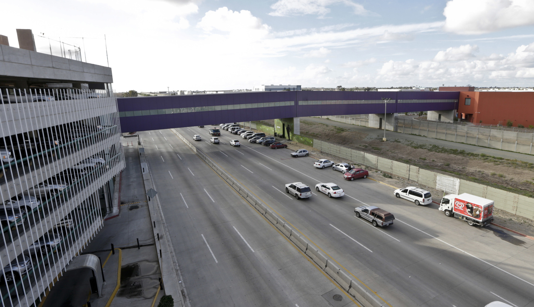 Tijuana Havalimanı’ndaki Köprü İşe Yaradı