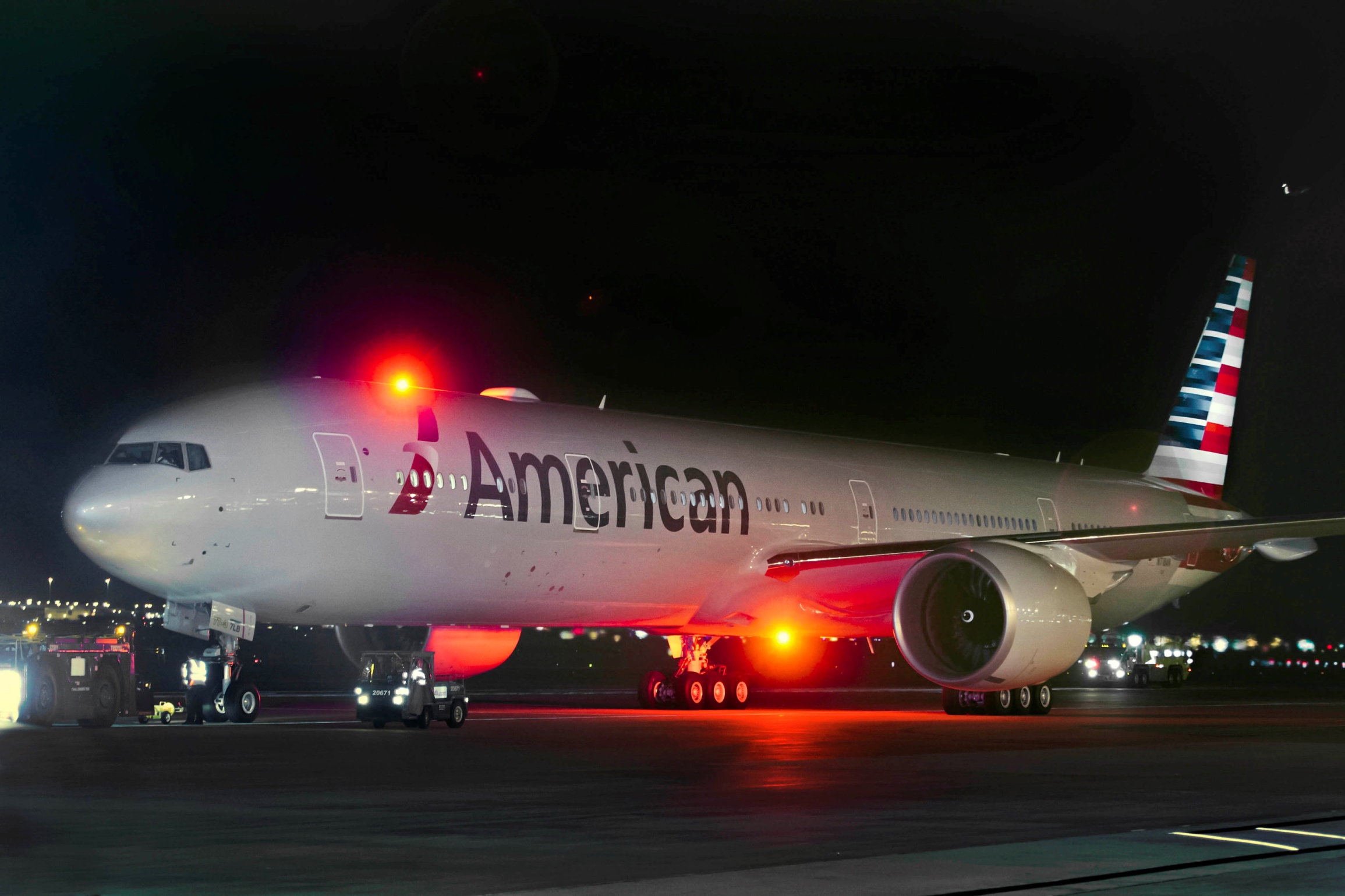 American Airlines_Boeing 777_livery